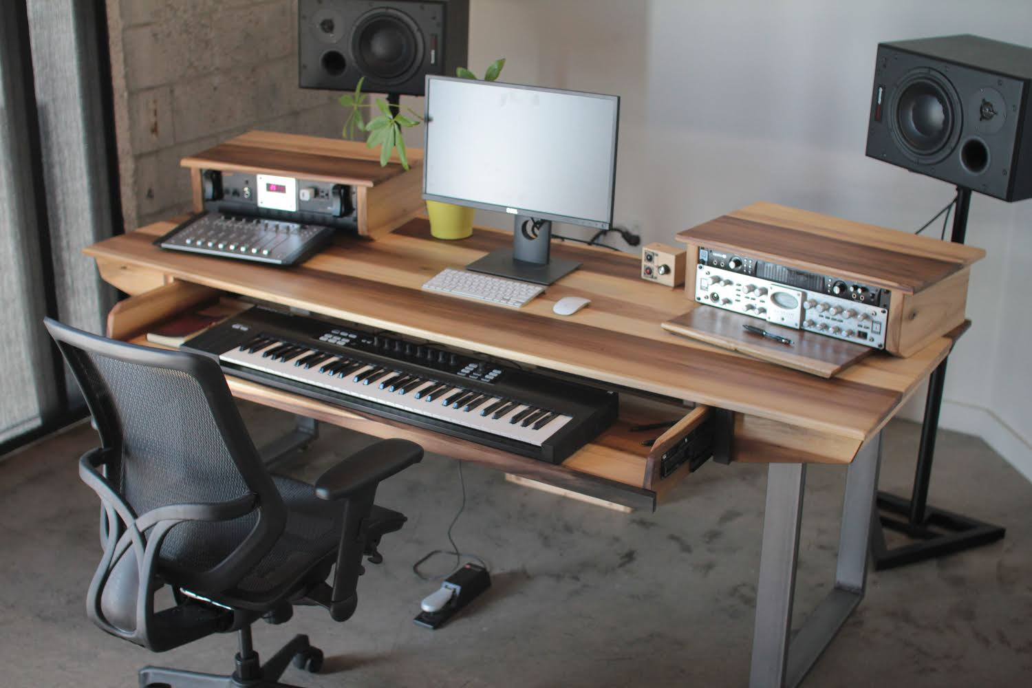 Monkwood SD61 Studio Desk for Audio / Video / Music / Film / Production