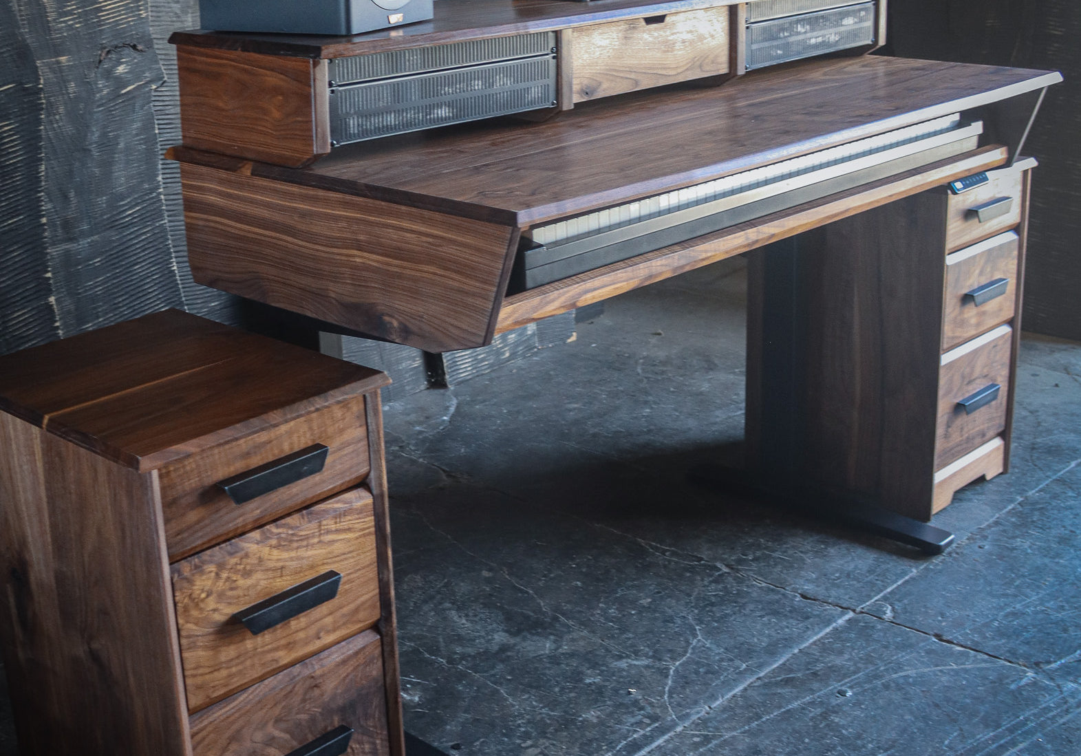 Monk Desk 88