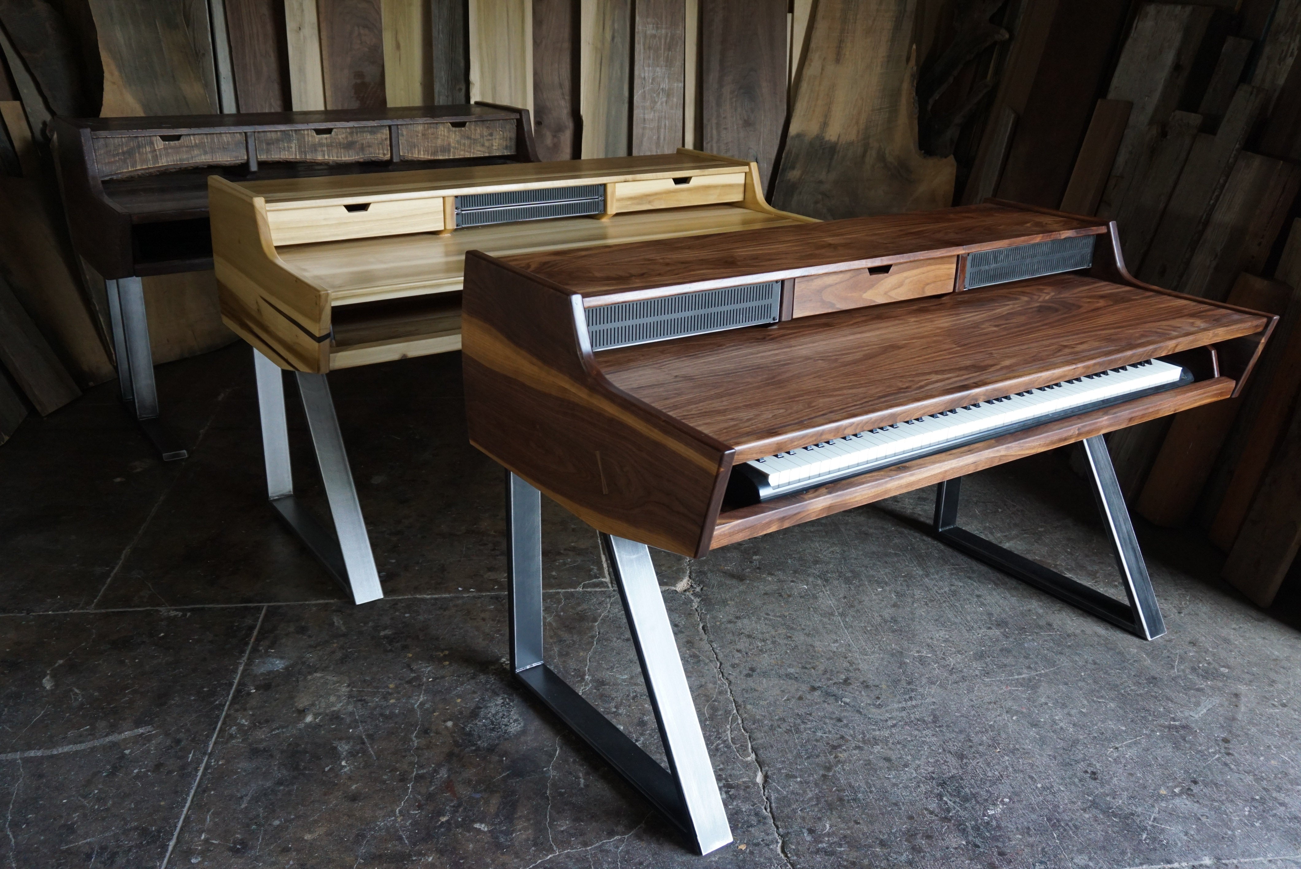 VX88 Studio Desk