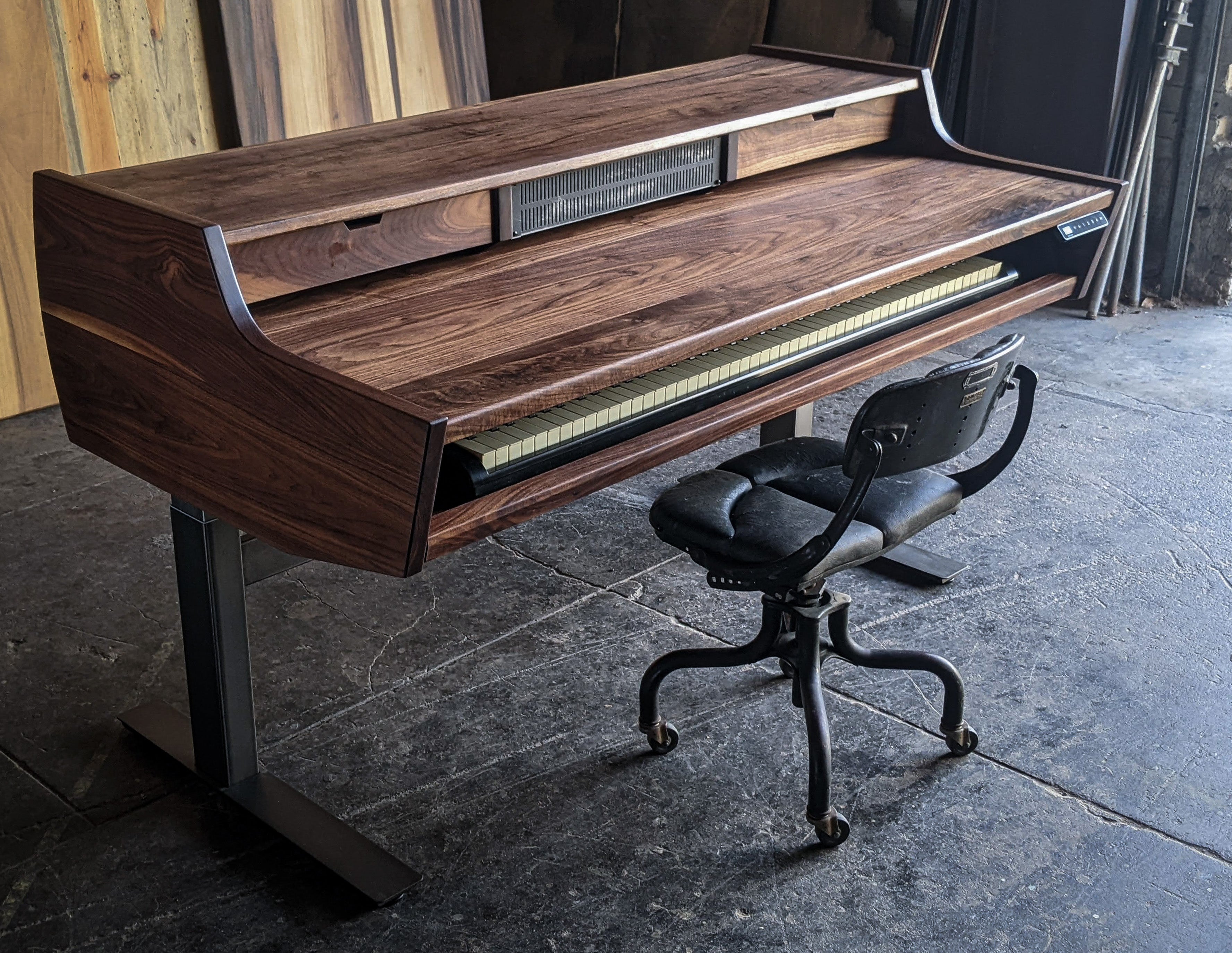 SD88XL Studio Desk – MONKWOOD