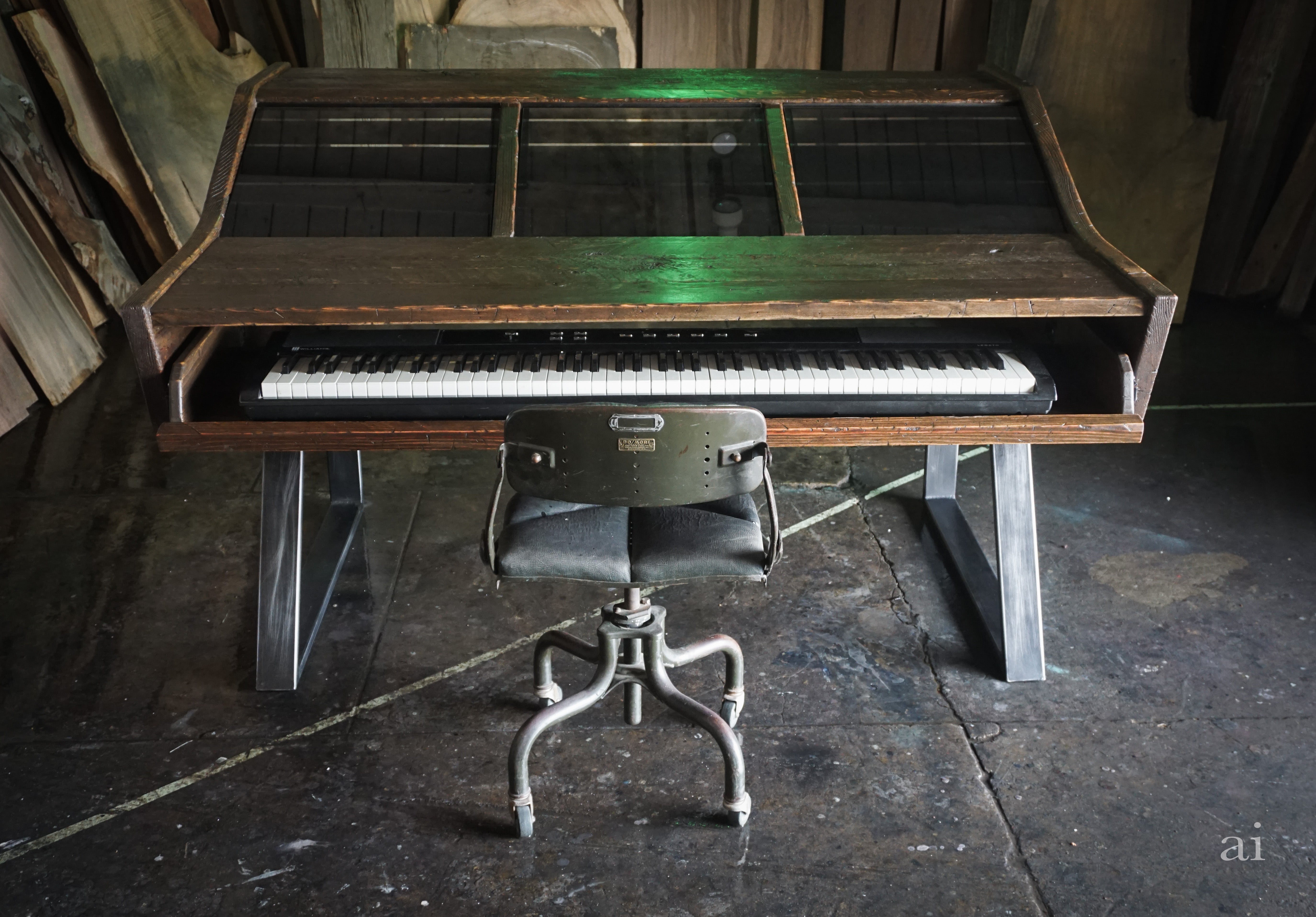 Bullshark Studio Desk