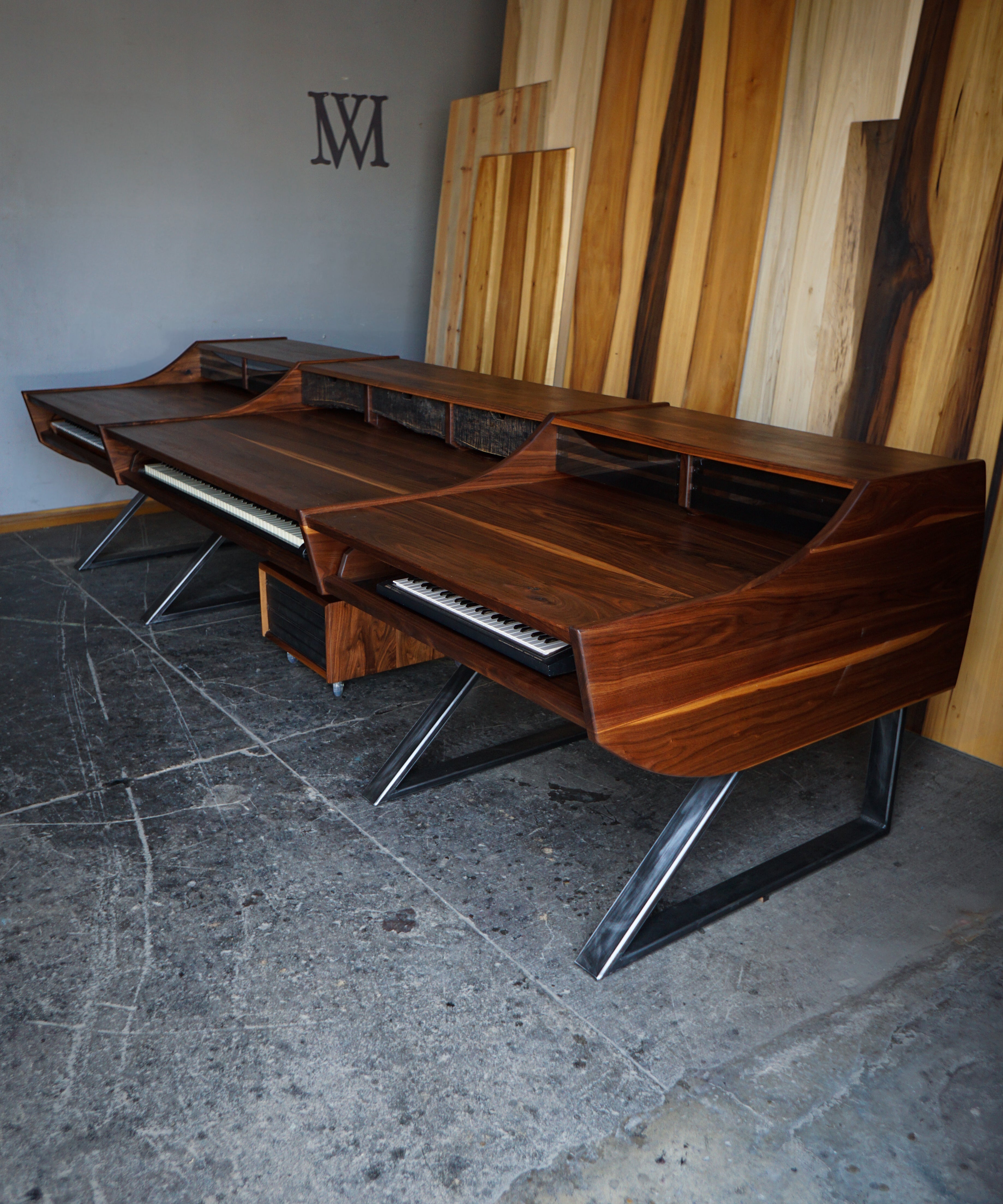 Megalodon Studio Desk